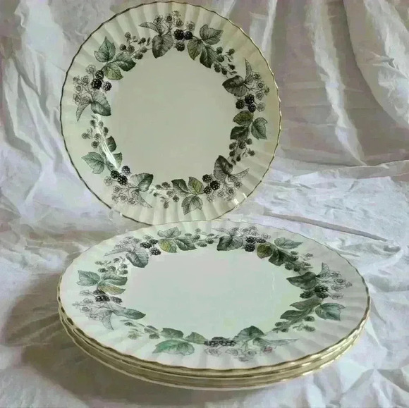 Set of 4- Lavinia Dinner Plates - Picture 2 of 3